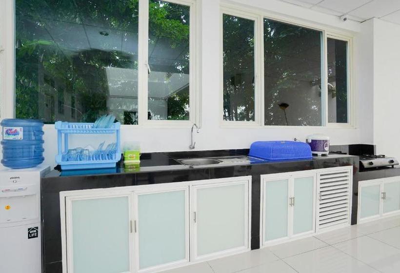 בית מלון כפרי Oyo Life 2462 Kost Surabaya