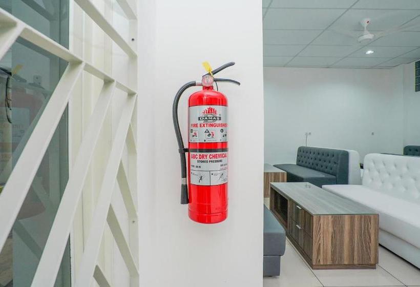 בית מלון כפרי Oyo Life 2462 Kost Surabaya