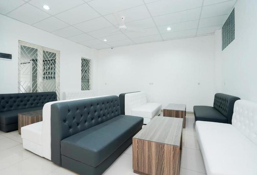 בית מלון כפרי Oyo Life 2462 Kost Surabaya