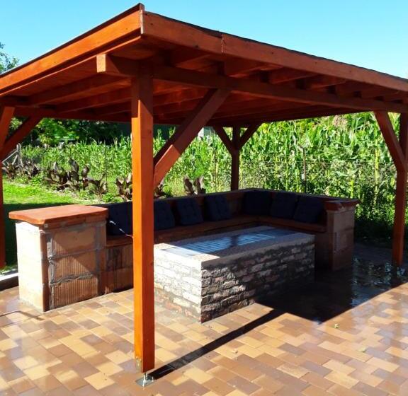 פנסיון Tornácos Vendégház Tápiószentmárton