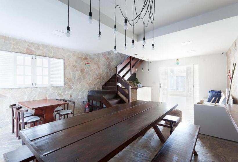 Brecha Hostel & Rooftop Maragogi