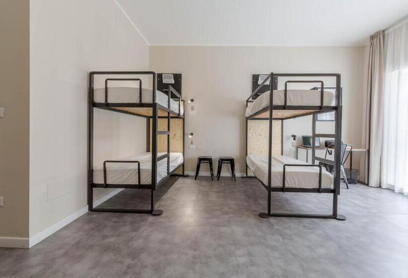 Piccolo Catalunya Hostel