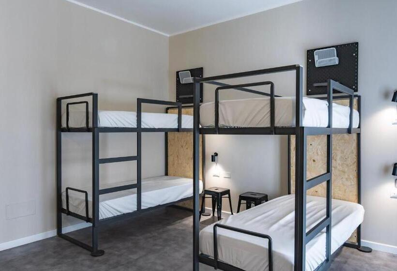 Piccolo Catalunya Hostel