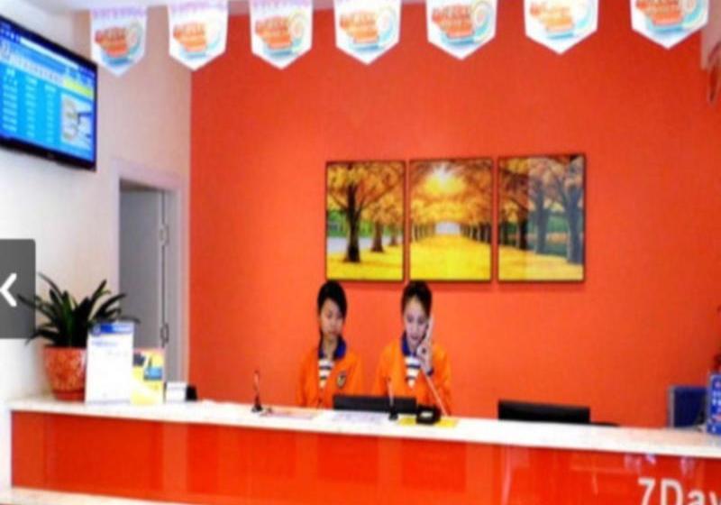 호텔 7 Days Inn Bazhong Nan Chi South Road Fenghuang City Branch