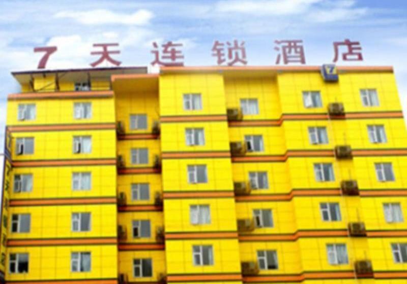 호텔 7 Days Inn Bazhong Nan Chi South Road Fenghuang City Branch