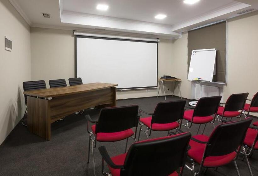 בית מלון כפרי Optima Collection Chernihiv