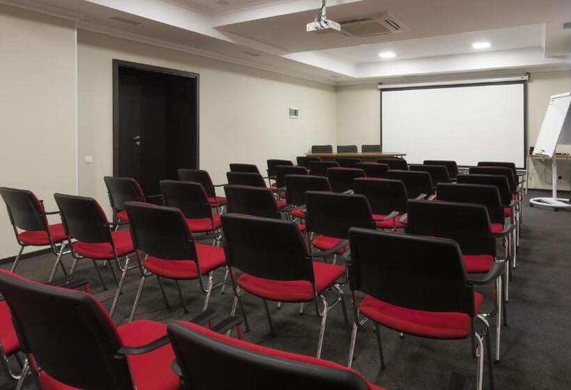 בית מלון כפרי Optima Collection Chernihiv