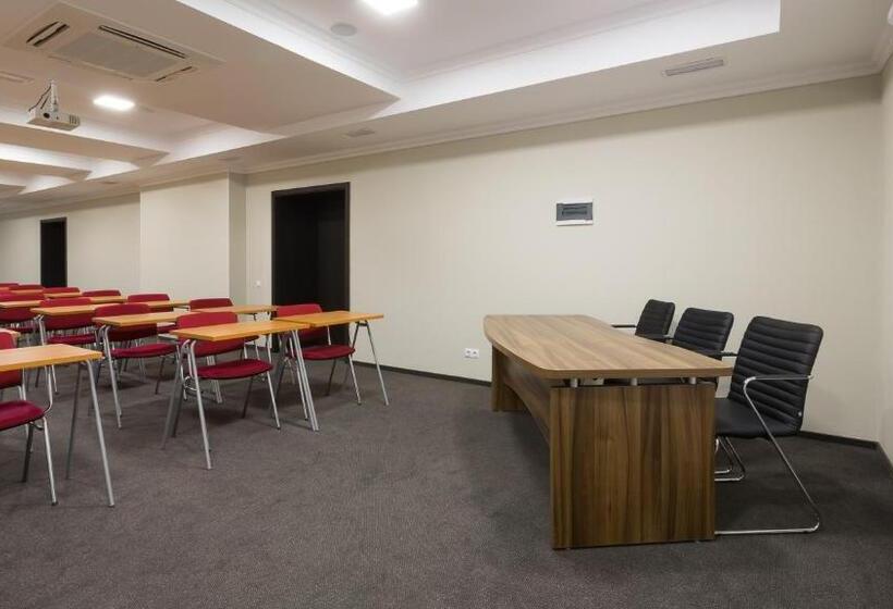 בית מלון כפרי Optima Collection Chernihiv