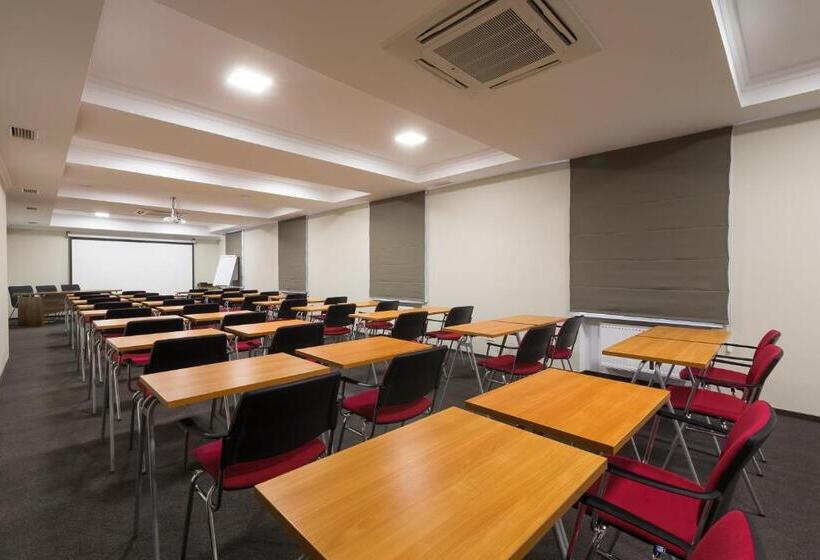 בית מלון כפרי Optima Collection Chernihiv