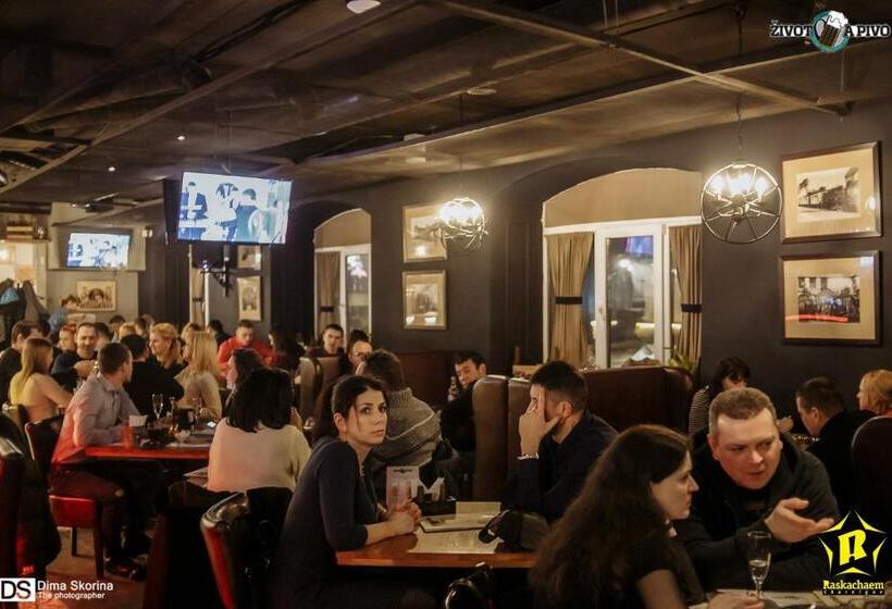 בית מלון כפרי Optima Collection Chernihiv