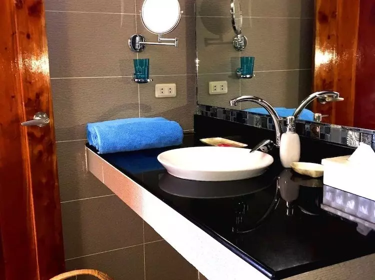 هتل Anda Cove Beach Retreat