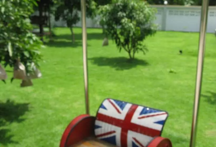 Majatalo Baan Suan Khun Yaiy