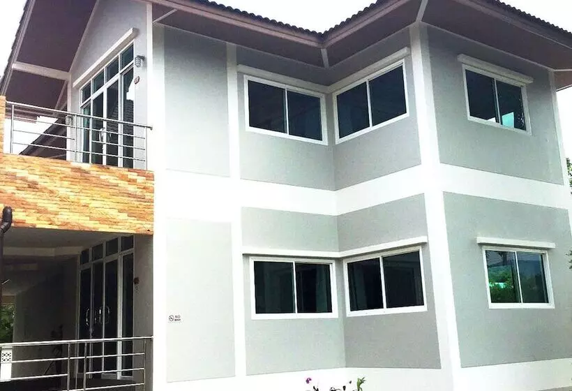 Majatalo Baan Suan Khun Yaiy