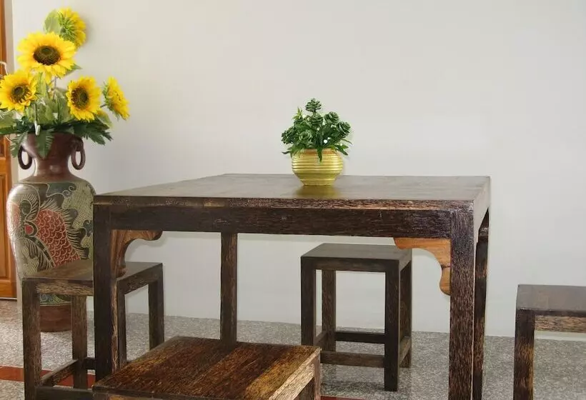 Majatalo Baan Suan Khun Yaiy