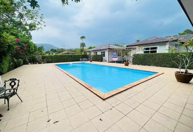 Majatalo Baan Suan Khun Yaiy