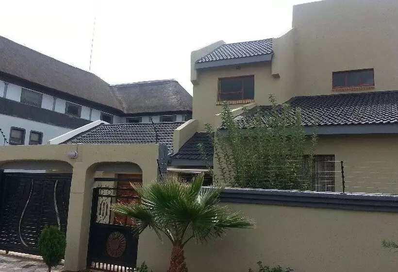 Aamiaismajoitus (B&B) Stiba Guest House