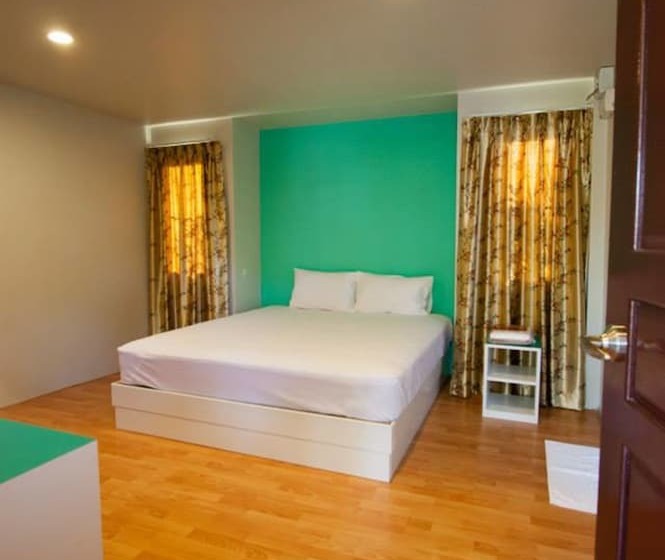 호텔 Baan Kula Mahasarakam