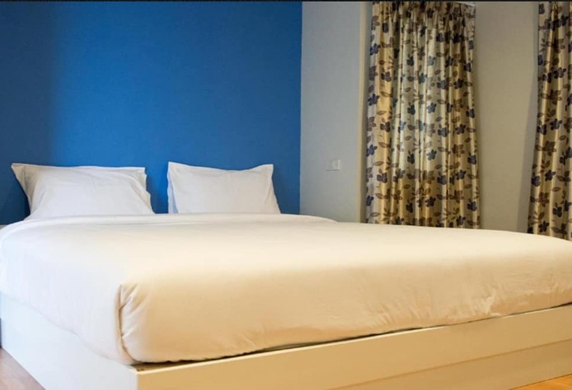 호텔 Baan Kula Mahasarakam