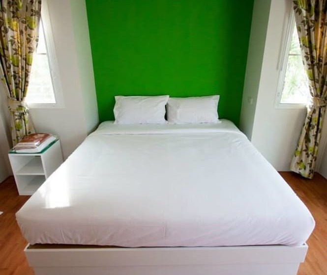 호텔 Baan Kula Mahasarakam