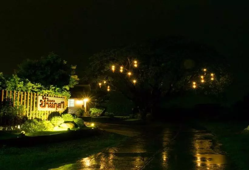ホテル Baan Kula Mahasarakam