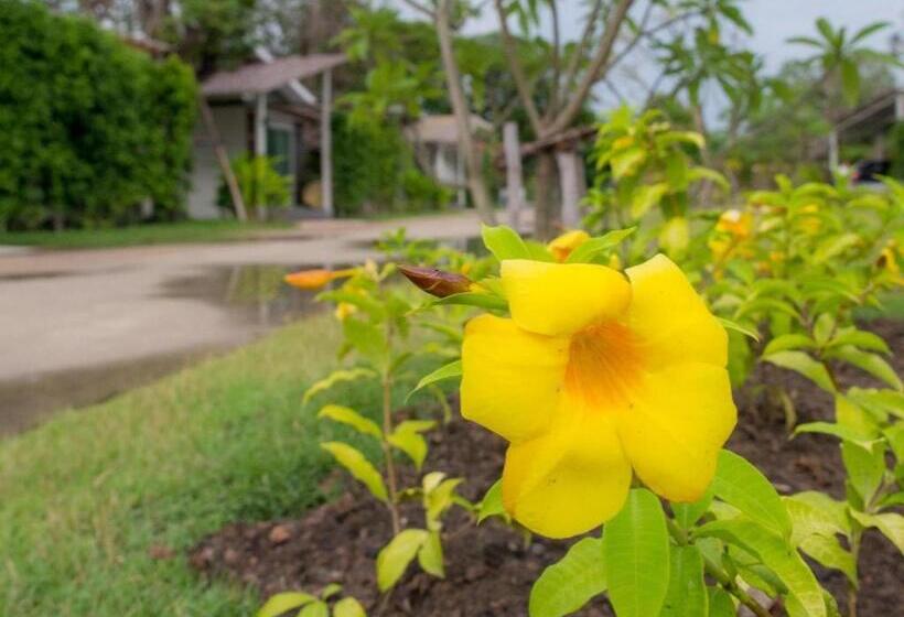 호텔 Baan Kula Mahasarakam