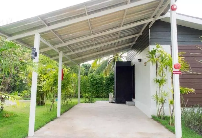 ホテル Baan Kula Mahasarakam