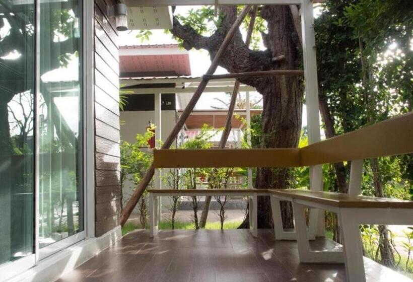 호텔 Baan Kula Mahasarakam