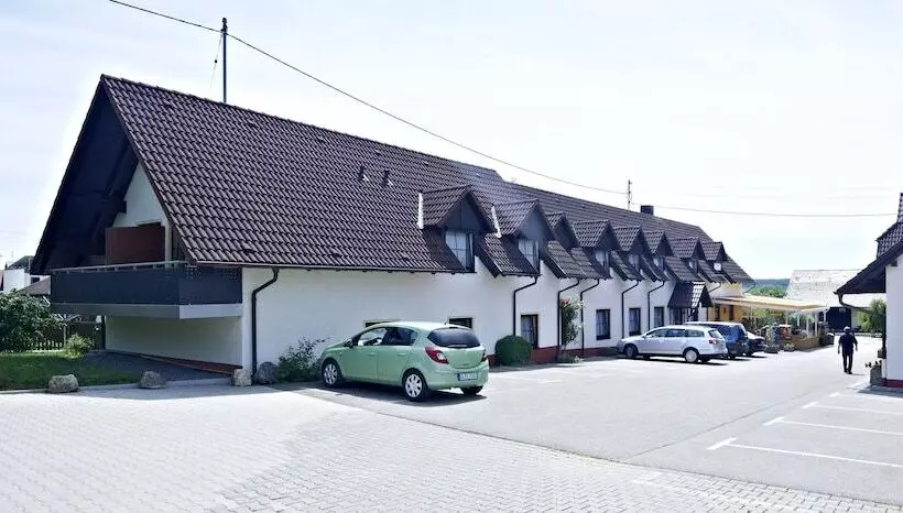 Hotelli Gasthof Zur Sonne