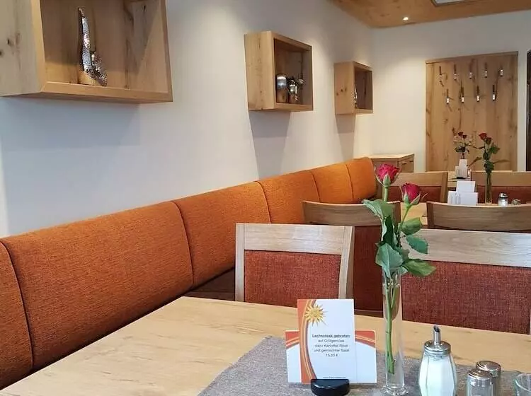 Hotelli Gasthof Zur Sonne