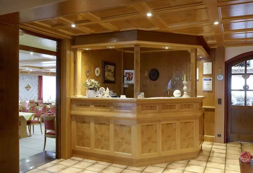 Hotelli Gasthof Zur Sonne