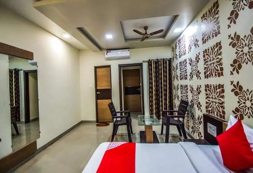 ホテル Kavita Inn By Oyo Rooms