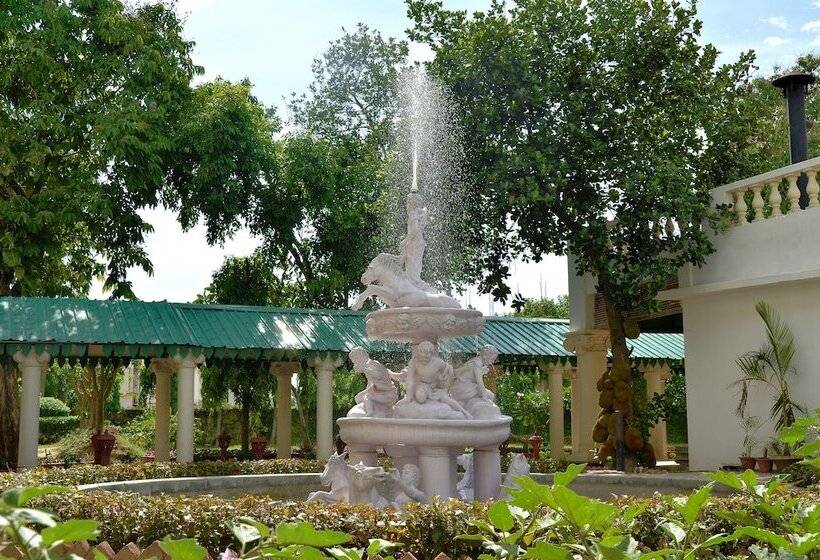 Hotel Regenta Camellia Resort & Spa