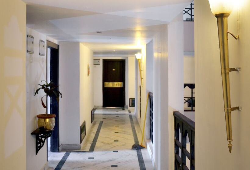 Hotel Regenta Camellia Resort & Spa