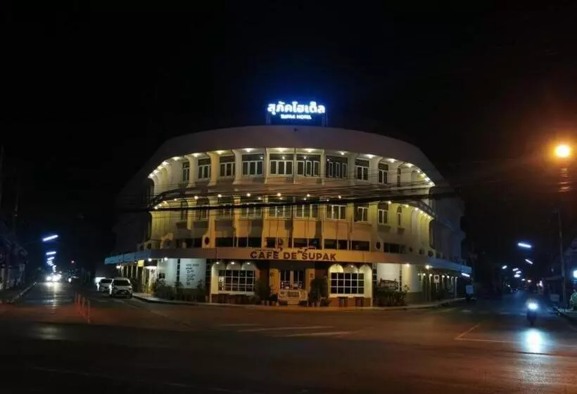 ホテル Supak