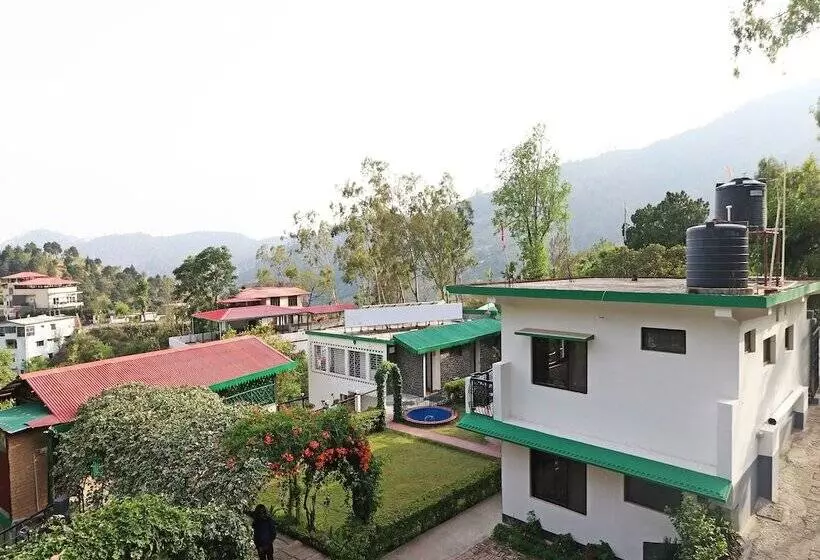 هتل The Gharonda Hut By Oyo Rooms