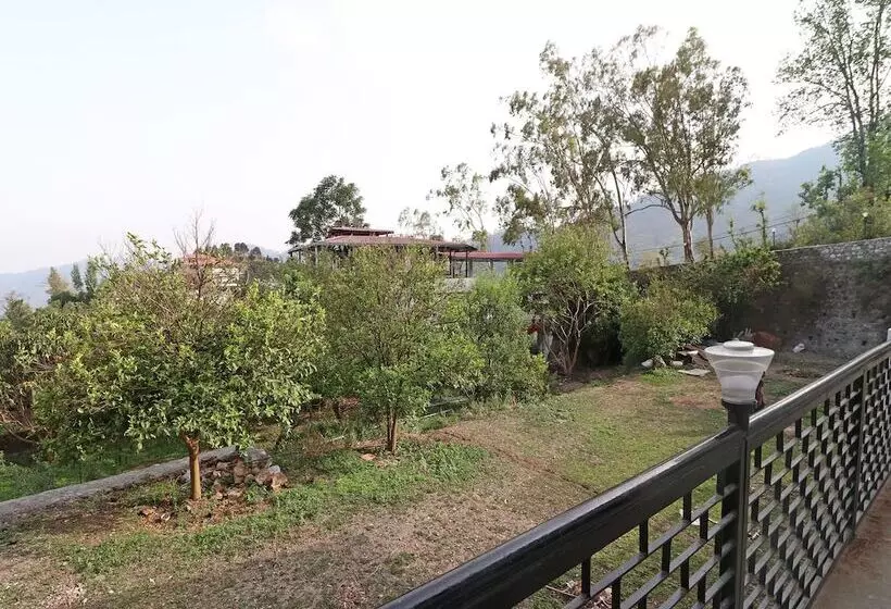 هتل The Gharonda Hut By Oyo Rooms