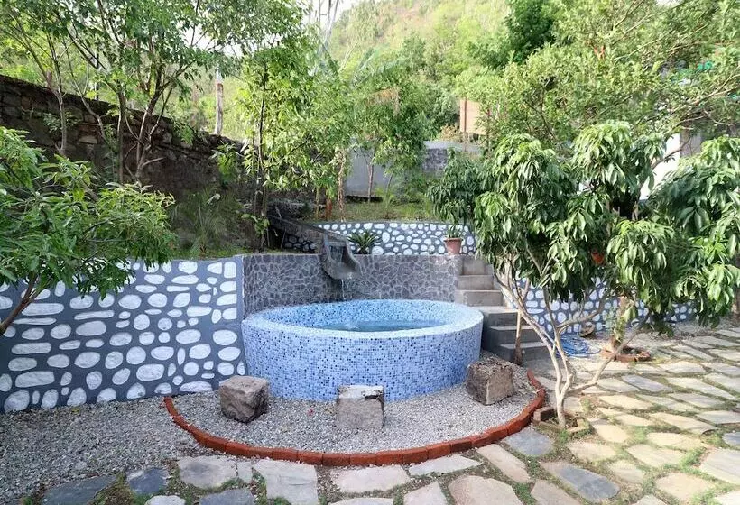 هتل The Gharonda Hut By Oyo Rooms