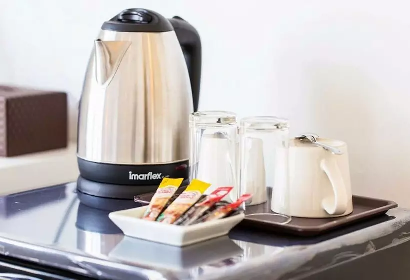 Hotelli The Way Phuket Resort