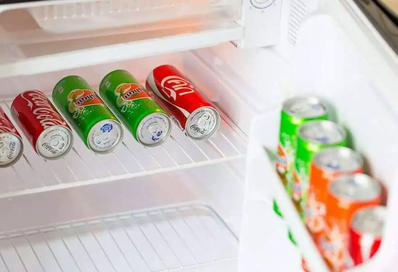 Hotelli The Way Phuket Resort