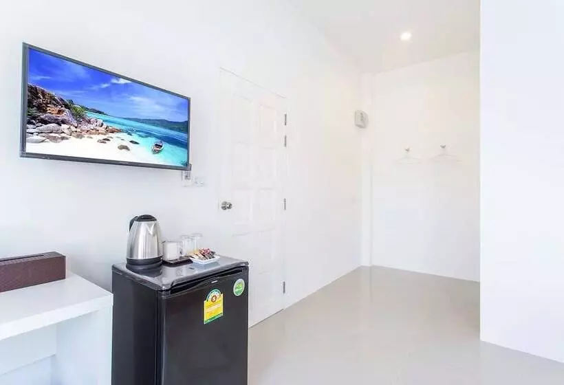 Hotelli The Way Phuket Resort