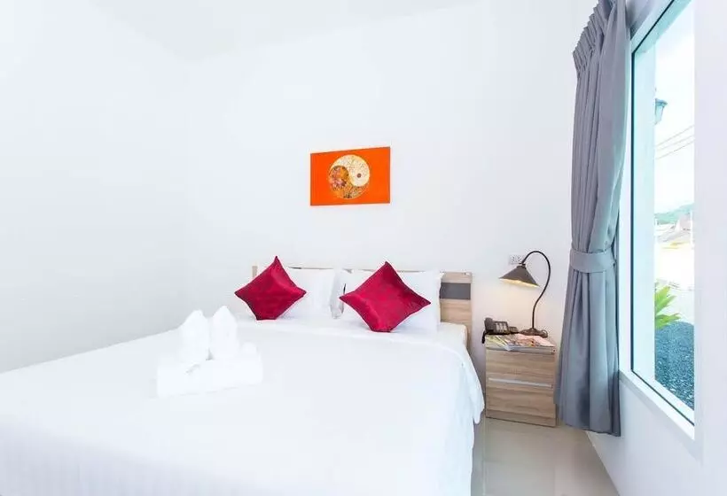 Hotelli The Way Phuket Resort