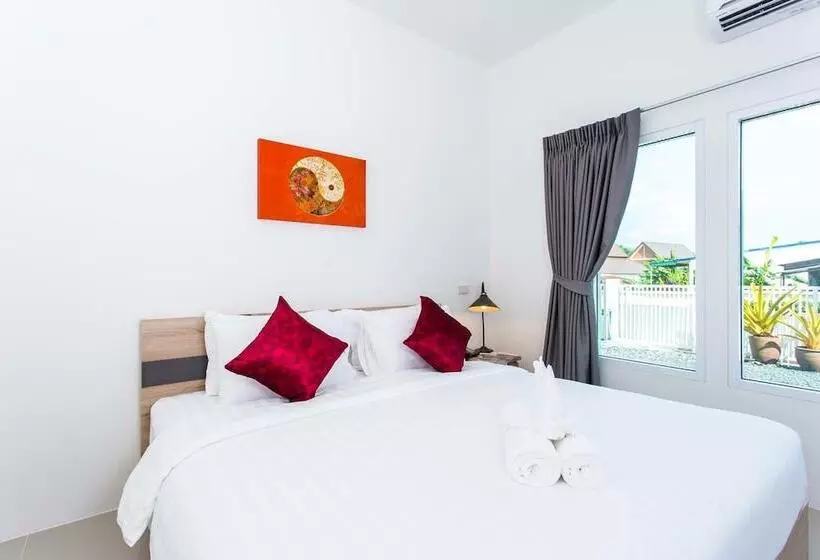 Hotelli The Way Phuket Resort