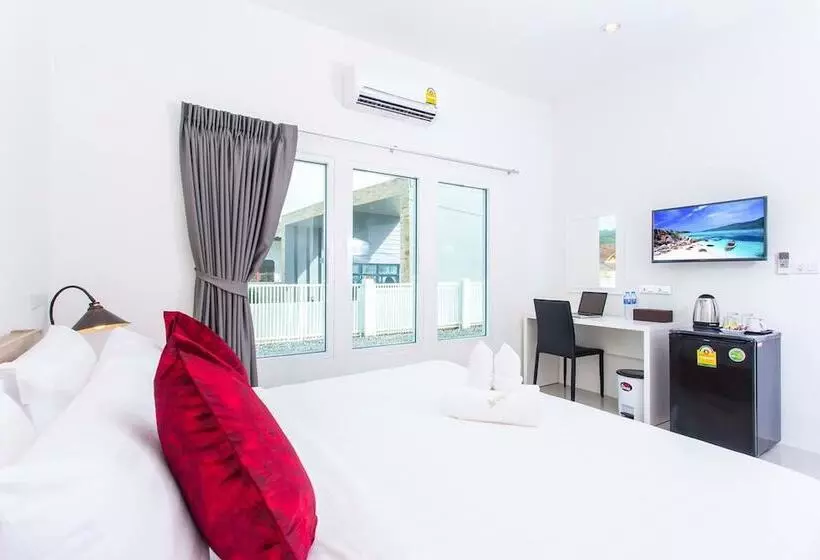 Hotelli The Way Phuket Resort