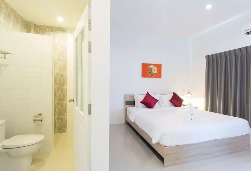 Hotelli The Way Phuket Resort