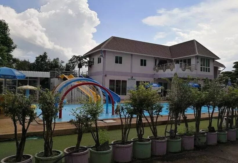 Turfan Hotel And Tigger Park