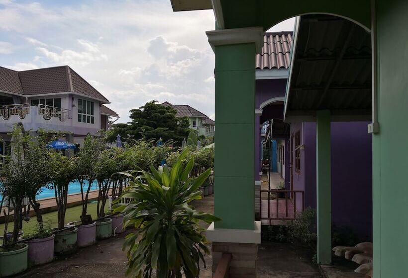 Turfan Hotel And Tigger Park