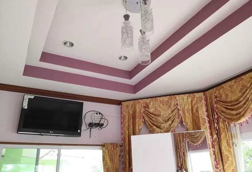 Turfan Hotel And Tigger Park