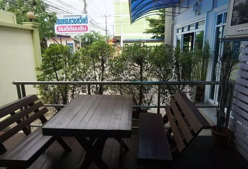 ホテル Wetsawat Place