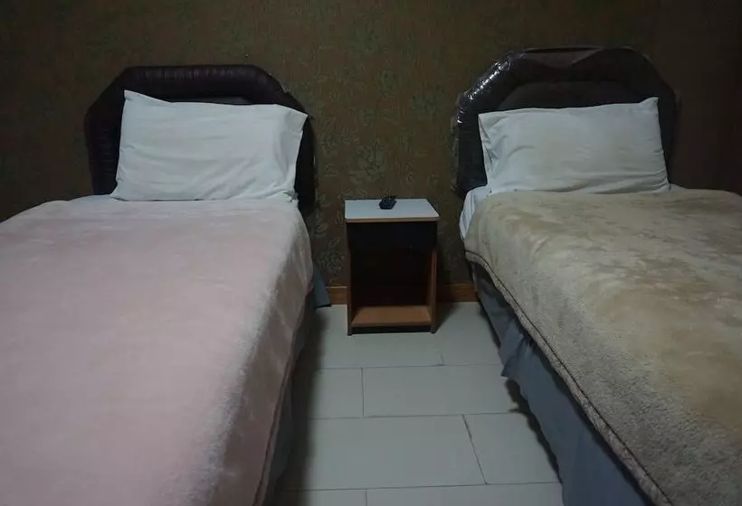 ホテル Wetsawat Place