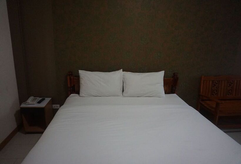 호텔 Wetsawat Place